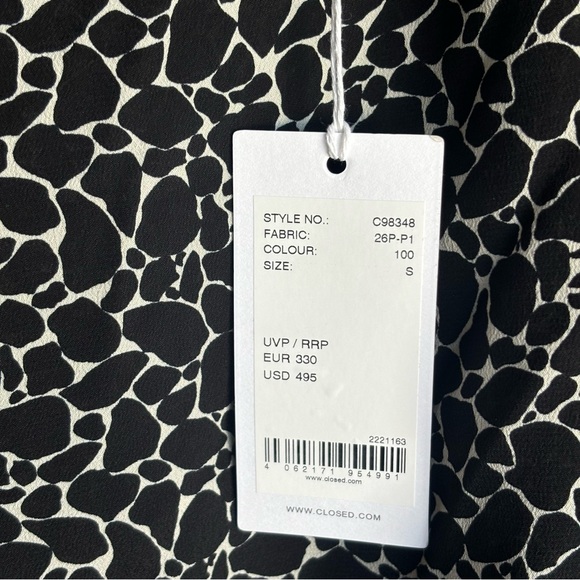 Closed Dress - Picture 6 of 8